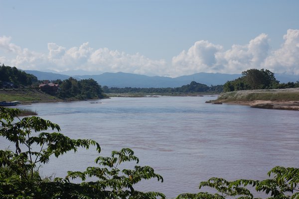 Laos on the left. Thailand on the right.