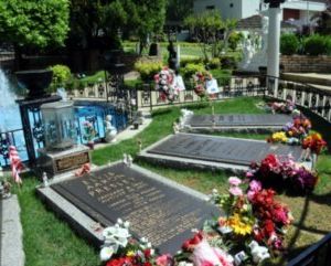 Graceland Graves (2)