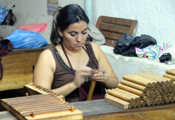 Granada Cigar maker