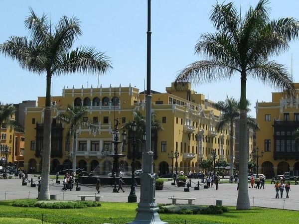 the Plaza de Armas (city hall)