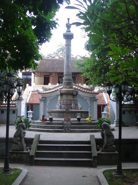 The memorial statue
