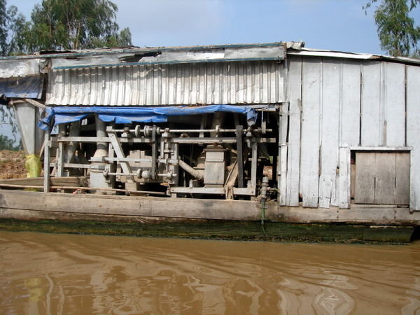 Rice mill that floats