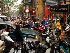 Back to Hanoi's traffic