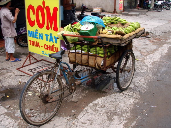 Selling and delivering bananas