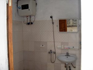 Shower room.