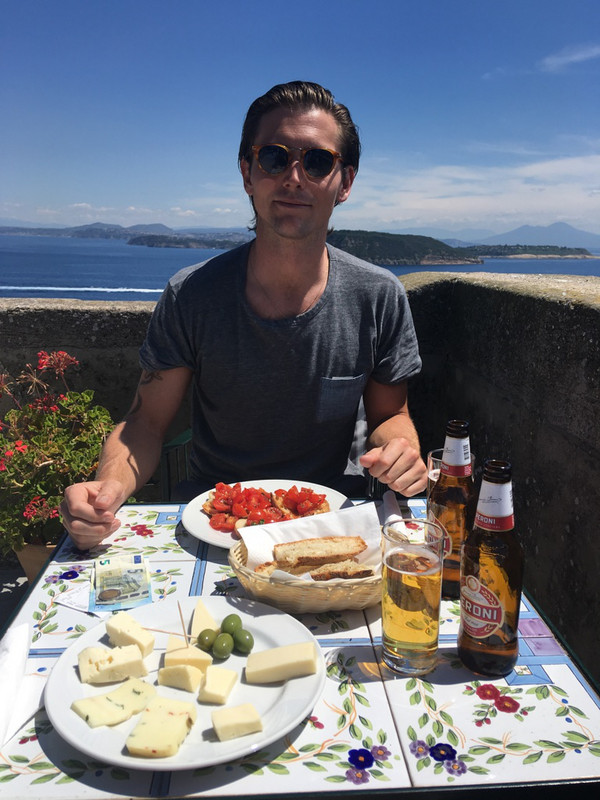 Lunch on Aragonese Castle