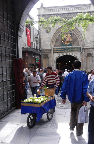 Apple seller outisde an entrance to the Grand Bazaar