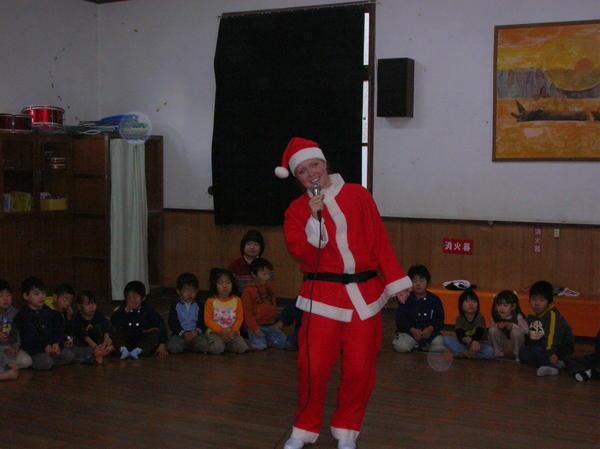 Santa sings!