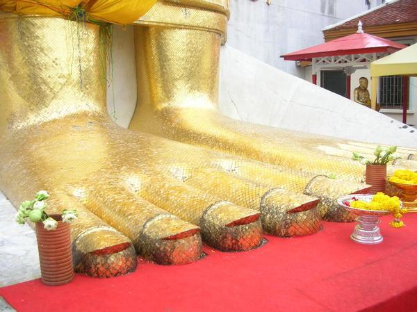 Buddha's BIG feet