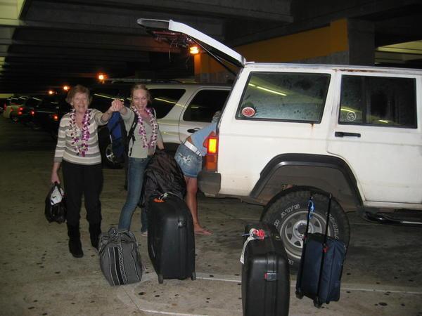 Hilda and Gma, oo yea luggage, a lot of norwegian FOOD!! ;-) Jippi