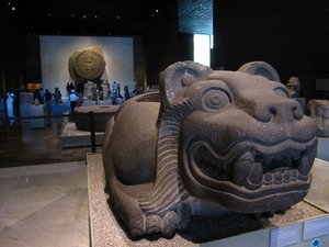 Ocelotl-Cuauhxicalli y Aztec Stone of the Sun