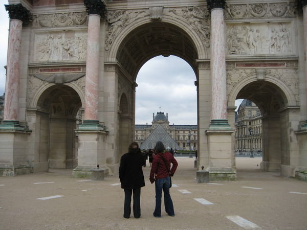 2 Bums at the Louvre