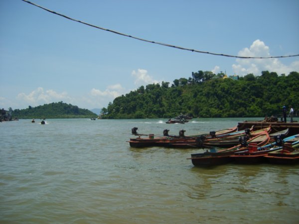 Boats parked up on the Burmese side