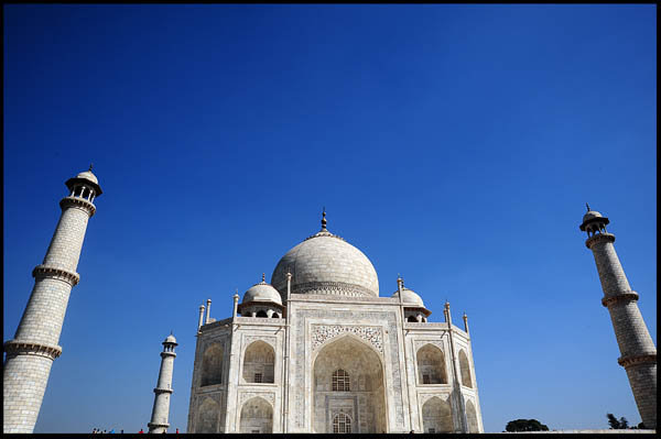 The side view of the Taj from the mosque