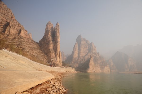 Looking back along the yellow river from Bing Ling