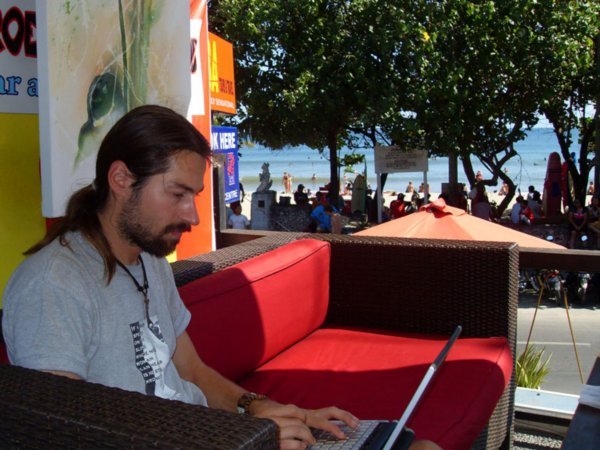 Putting the last blog online from a beach cafe in Kuta