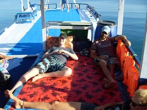 Chilling out on the slightly more luxurious diveboat on the way back to Komodo the next day.