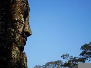 Gazing out over the surrounding area, Bayon