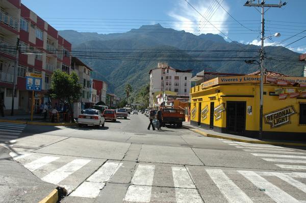 03. ...as ruas "desaguam" nos Andes.