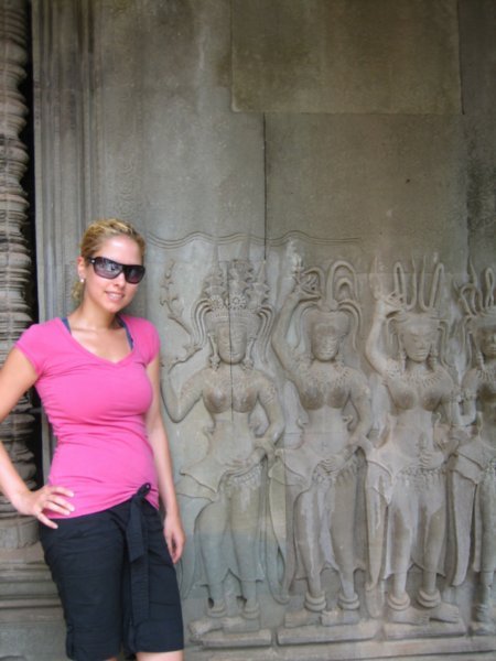 Gen and the walls in Angkor Wat