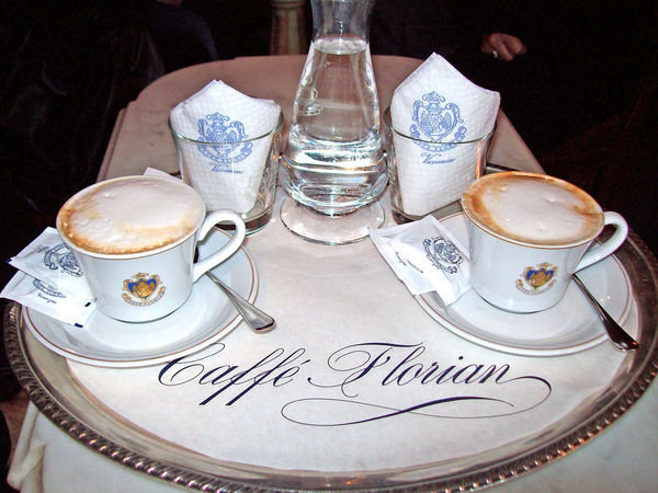 2 capuccinos en el Café Florian