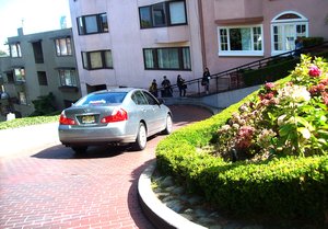 Going down (Lombard Street)