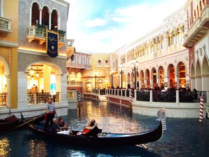 gondolas at le venetian hotel