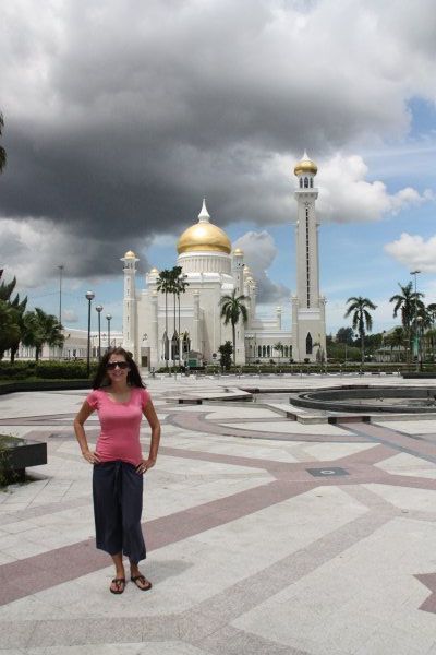 Victoria and Omar Ali Saifuddin Mosque