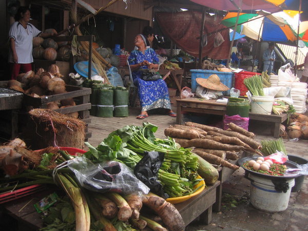 Market life in Semporna