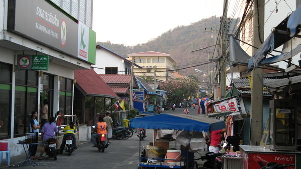 Downtown, Ko Si Chang