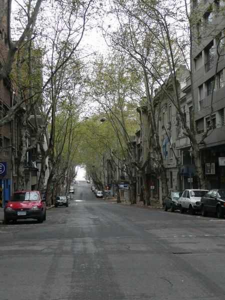 En av sidegatene i Montevideo