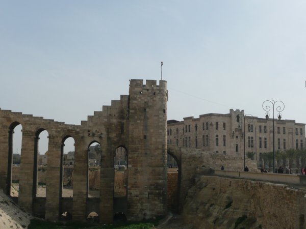 Broen opp til citadelets hovedport