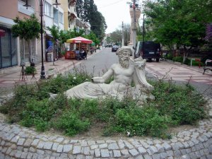 Suave statue in Selçuk
