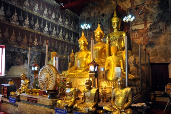 Wat Mahathat buddhas