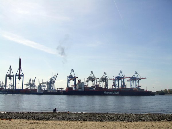 Cranes opposite Elbe Beach