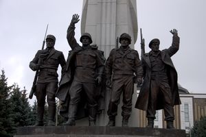 Sculpture with triumphant soldiers