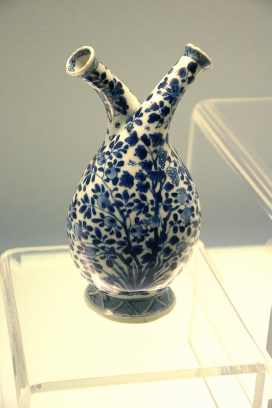 Blue and white double-spouted cruet with fruit trees