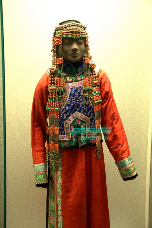 Mongol ceremonial dress