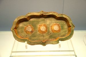 Polychrome-glazed pottery begonia-shaped dish with moulded design