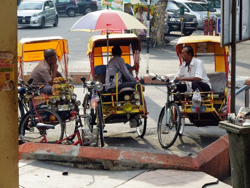 Trishaw riders chilling
