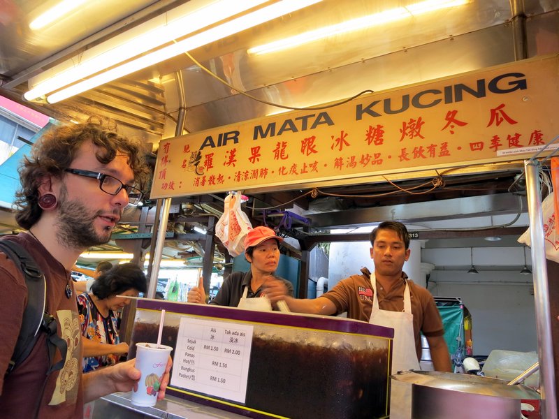 Air Mata Kucing stall and customer