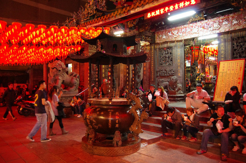Shilin Temple at night