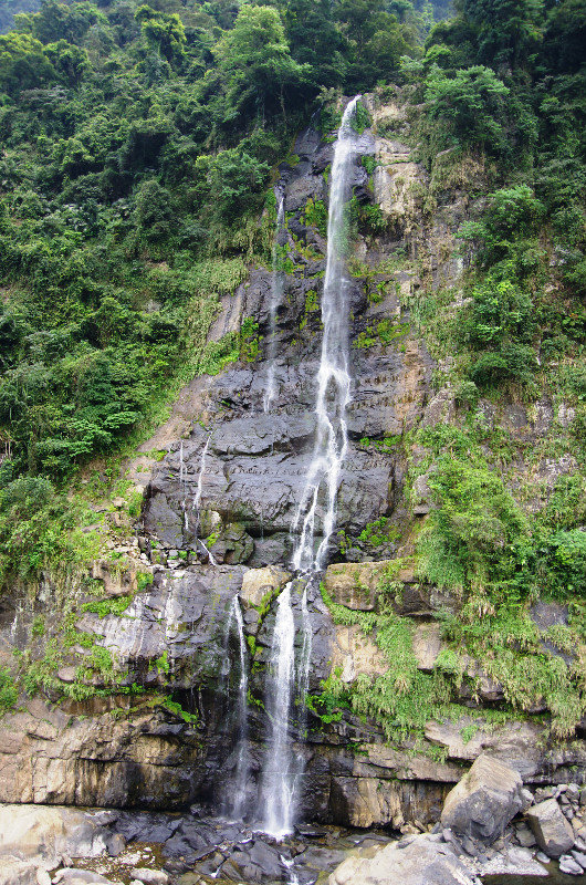 80m-high Wulai Waterfall