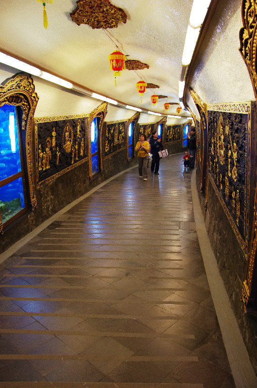 Tunnel of Taoist deities
