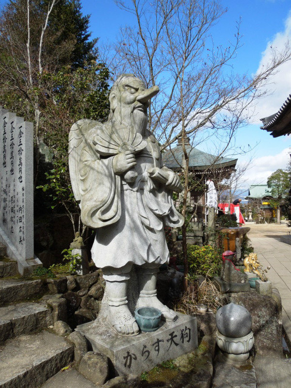 Tengu statue