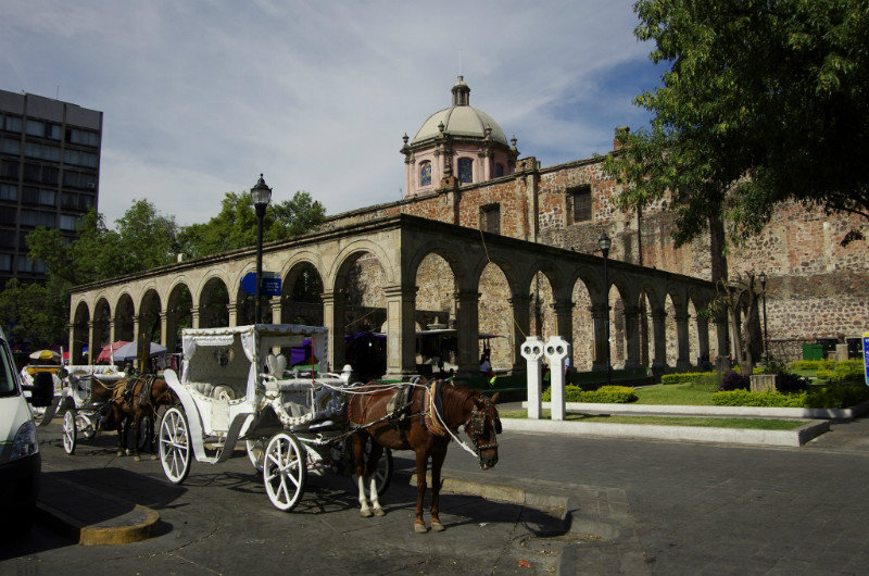 Templo de San Francisco and horse carriage
