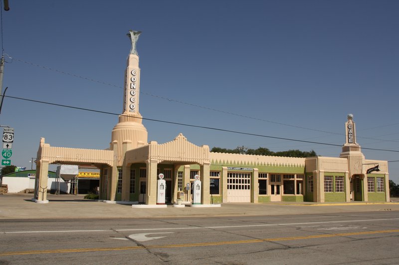 The old gas station at Shamrock