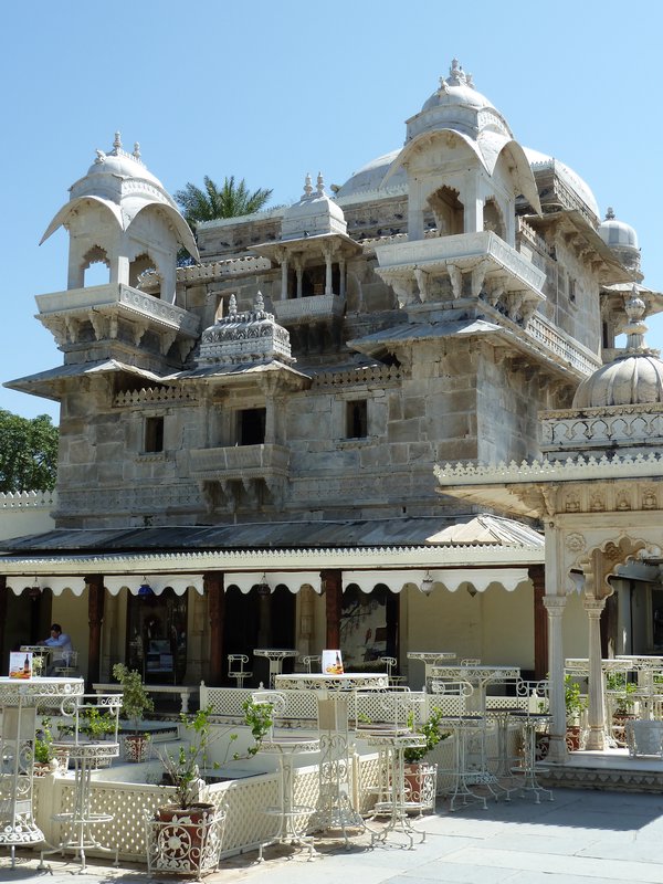 Detail of palace on Jagmandir Island