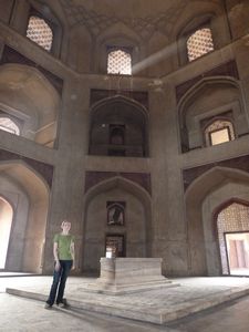 Jennifer inside Humayun's Tomb