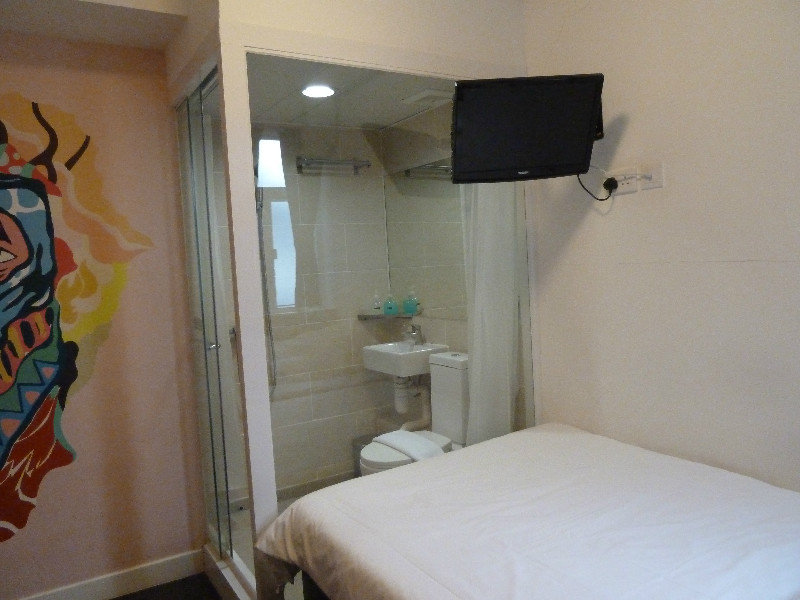 Room/Bathroom at Hop Inn on Carnarvan 